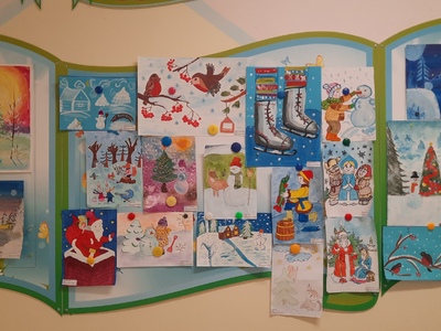 Выставка новогодних работ и рисунков 2025 г.