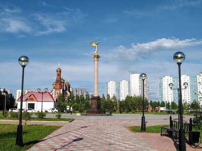 Монумент «Добрый Ангел Мира».Высокая колонна с позолоченной фигурой ангела, держащего лавровую ветвь, возвышается неподалеку от набережной, словно благословляя город и его жителей.